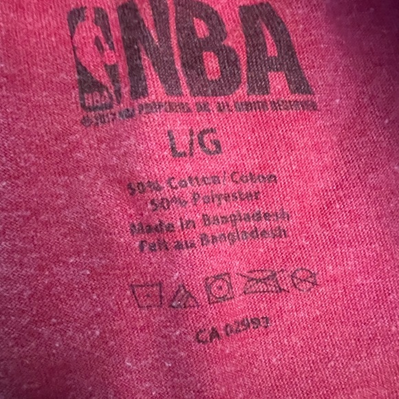 Toronto Raptors NBA t shirt cityscape graphic distressed hard to find Size L - Picture 3 of 7